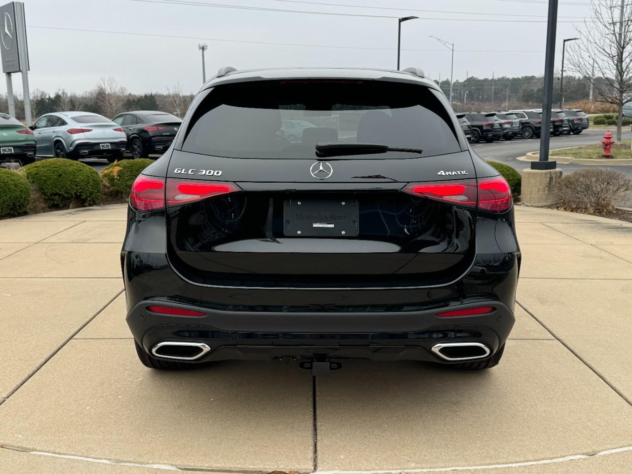 Mercedes-Benz GLC Vehicle Full-screen Gallery Image 9