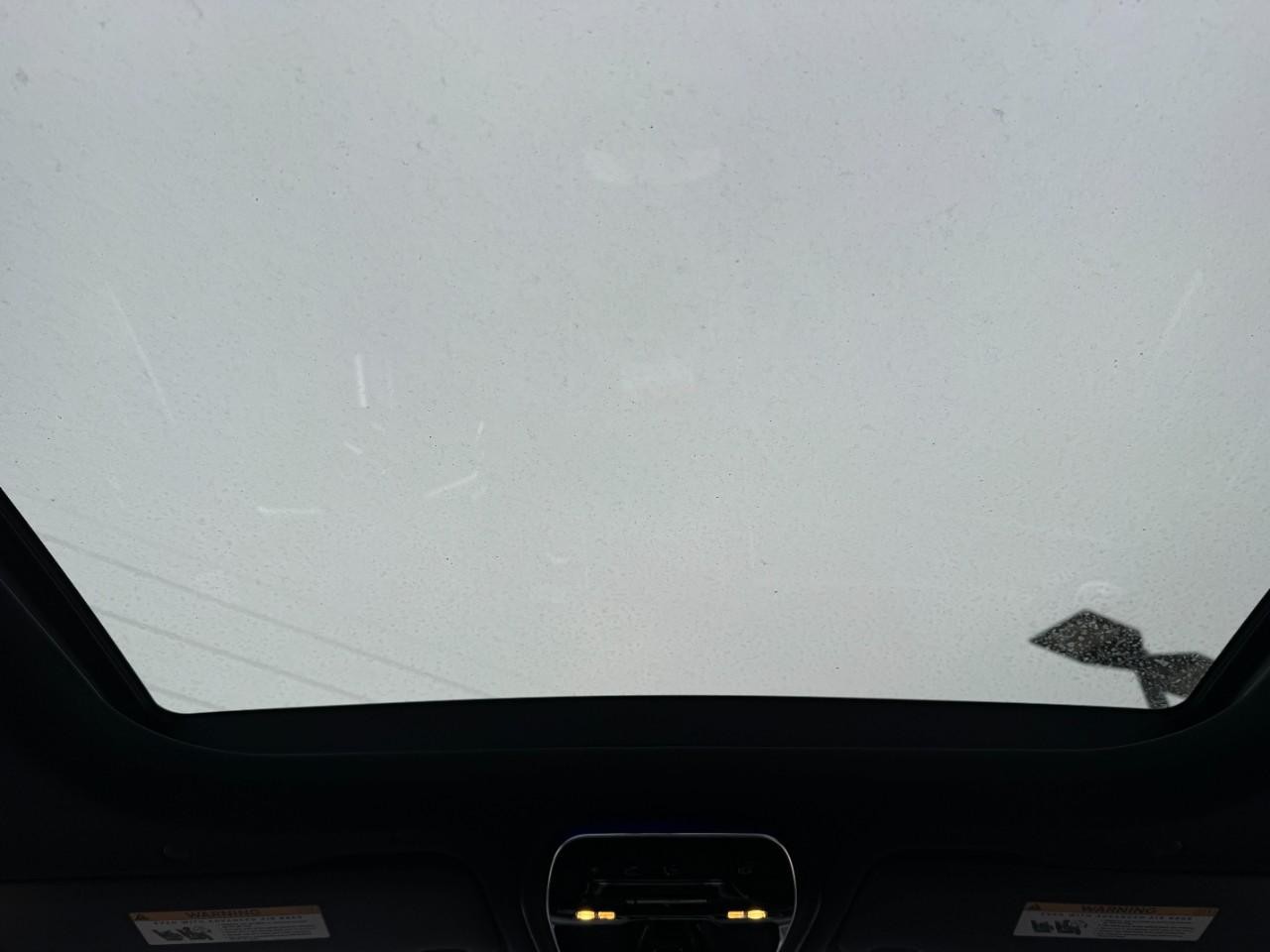 Mercedes-Benz GLC Vehicle Full-screen Gallery Image 11