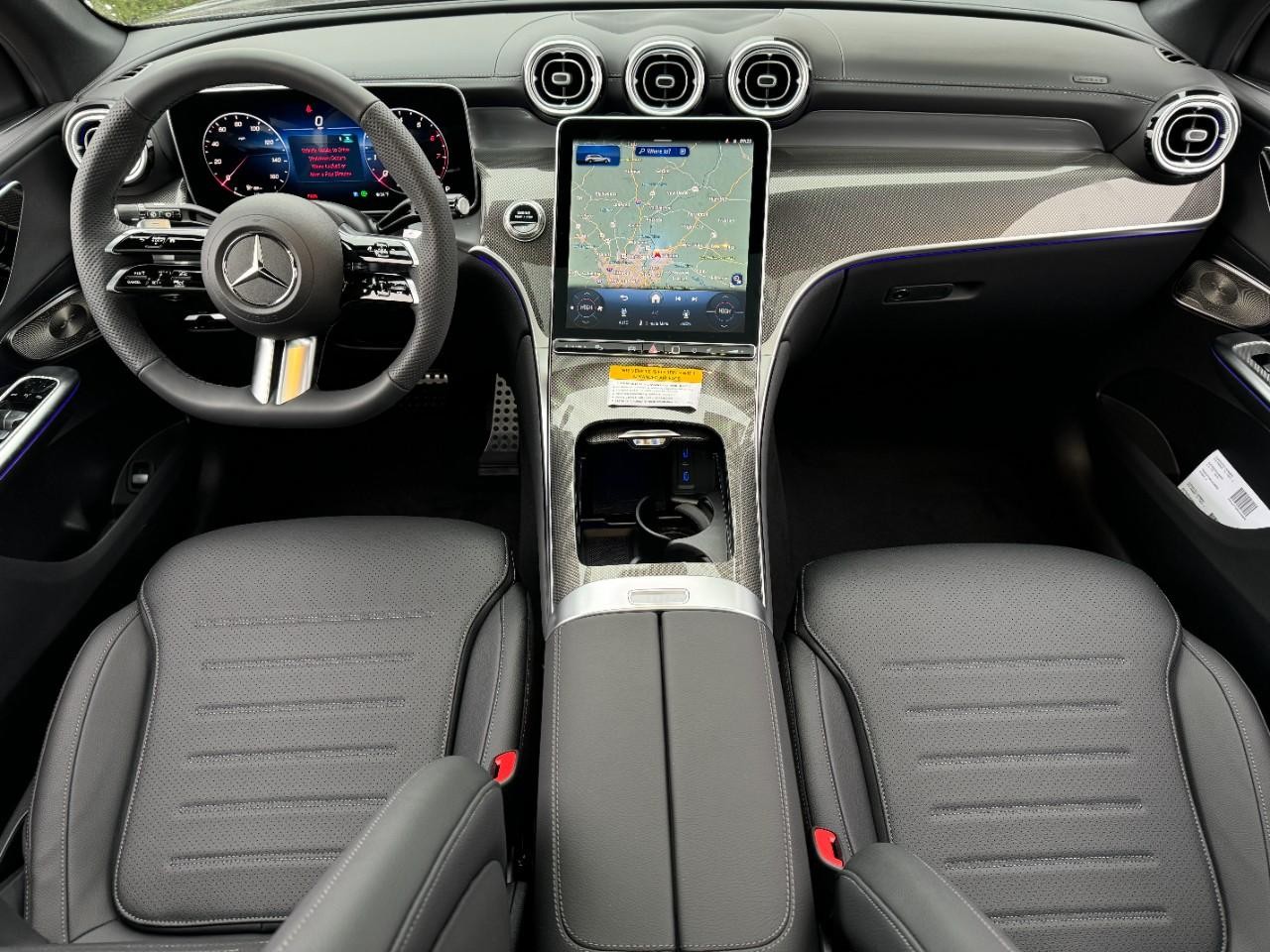 Mercedes-Benz GLC Vehicle Full-screen Gallery Image 12