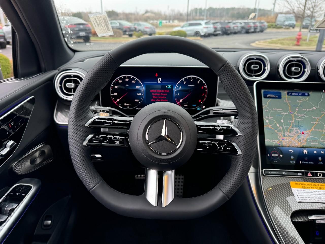 Mercedes-Benz GLC Vehicle Full-screen Gallery Image 13