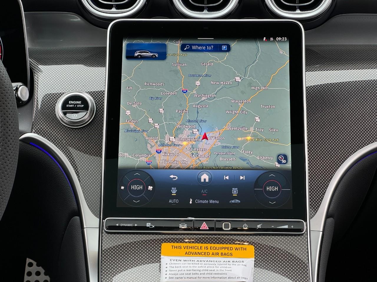 Mercedes-Benz GLC Vehicle Full-screen Gallery Image 14