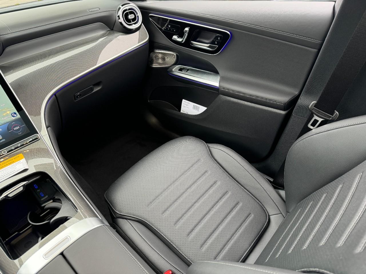 Mercedes-Benz GLC Vehicle Full-screen Gallery Image 15