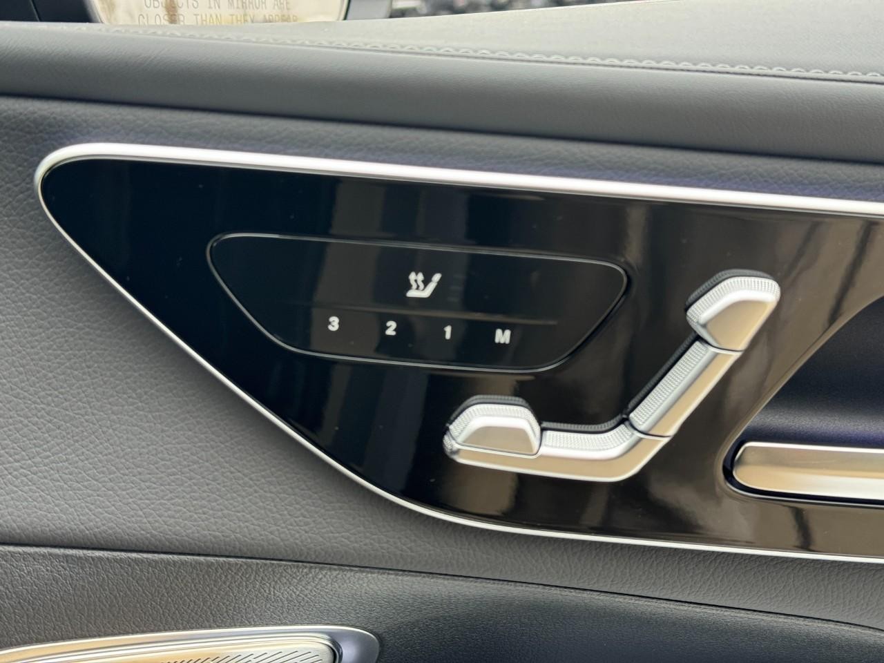 Mercedes-Benz GLC Vehicle Full-screen Gallery Image 19