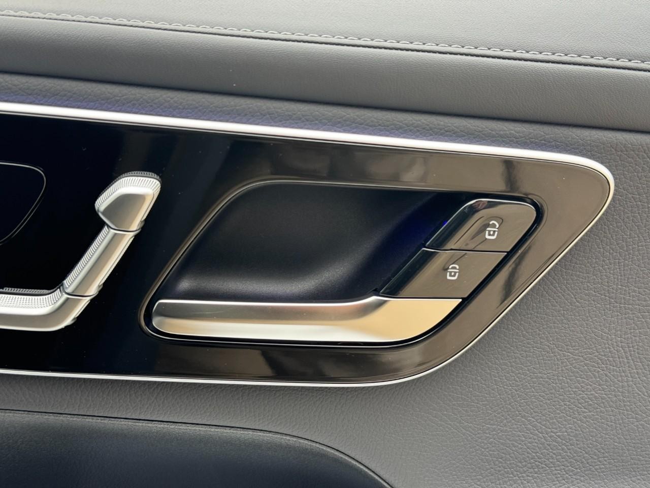 Mercedes-Benz GLC Vehicle Full-screen Gallery Image 20