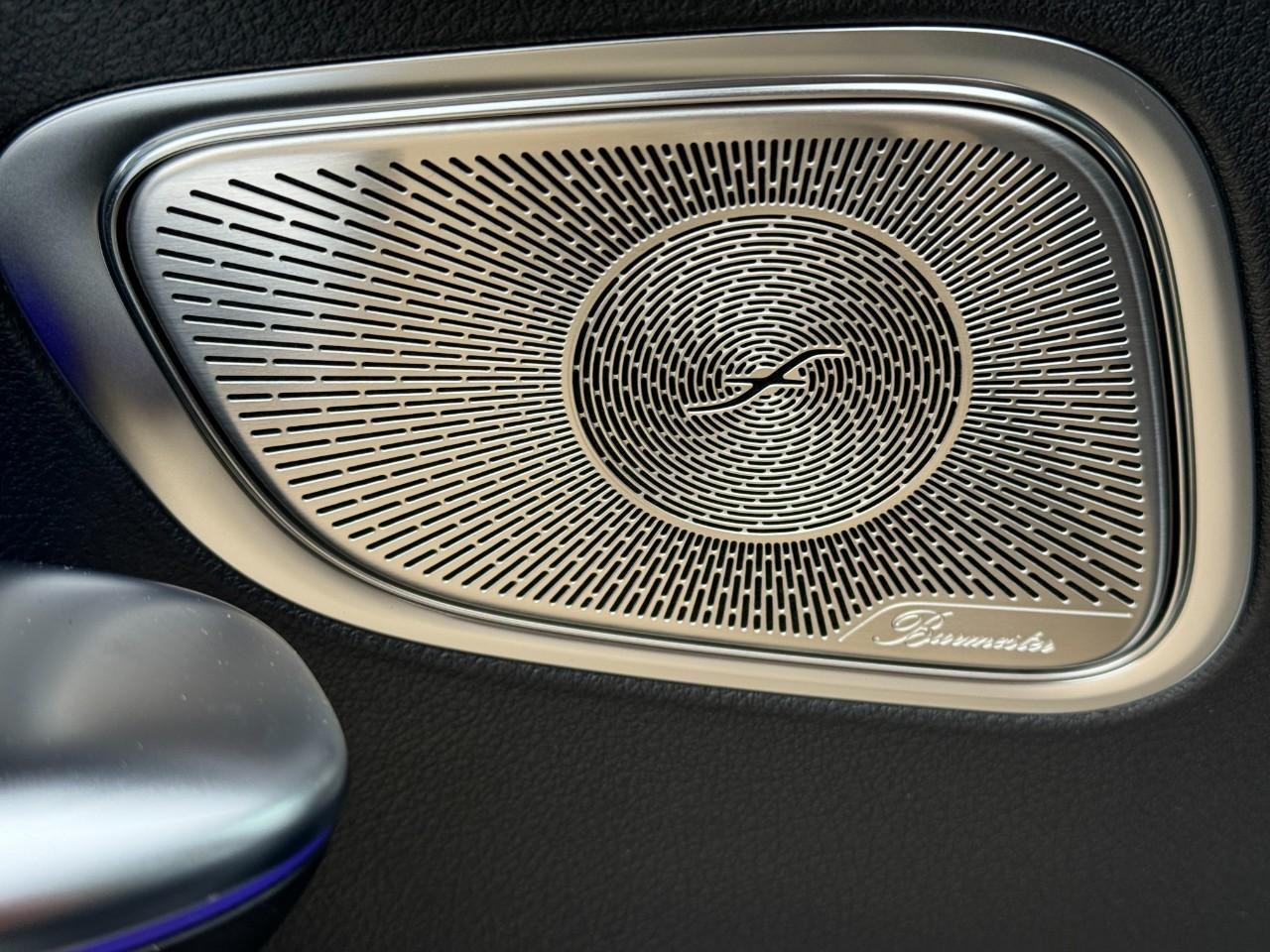 Mercedes-Benz GLC Vehicle Full-screen Gallery Image 25