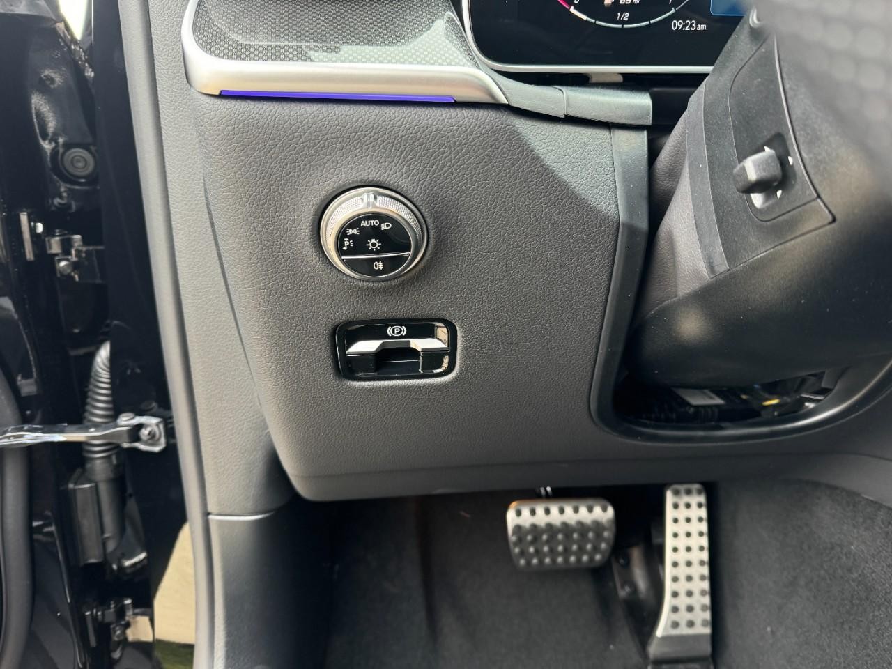 Mercedes-Benz GLC Vehicle Full-screen Gallery Image 30