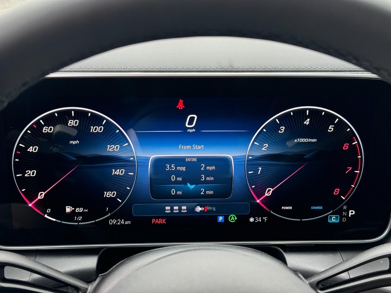 Mercedes-Benz GLC Vehicle Full-screen Gallery Image 33