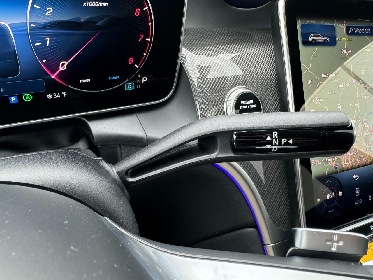 Mercedes-Benz GLC Vehicle Full-screen Gallery Image 34