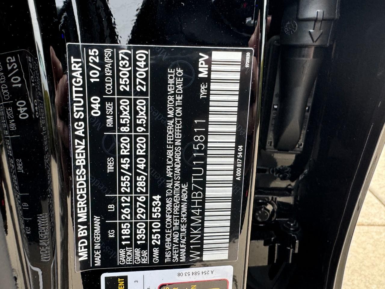 Mercedes-Benz GLC Vehicle Full-screen Gallery Image 36