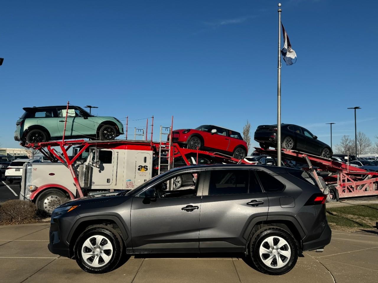 Toyota RAV4 Vehicle Full-screen Gallery Image 2