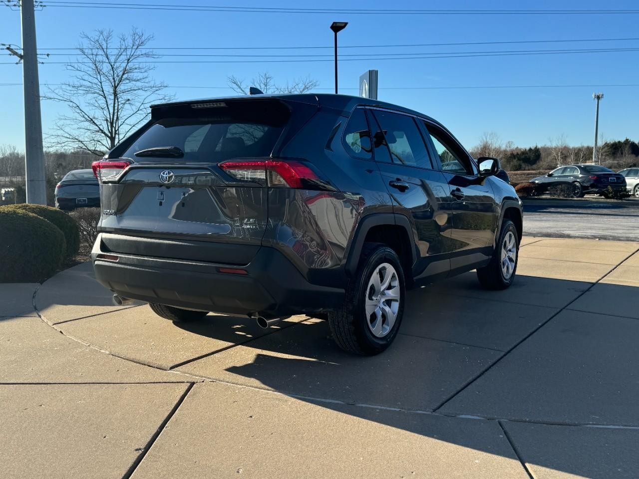 Toyota RAV4 Vehicle Full-screen Gallery Image 4