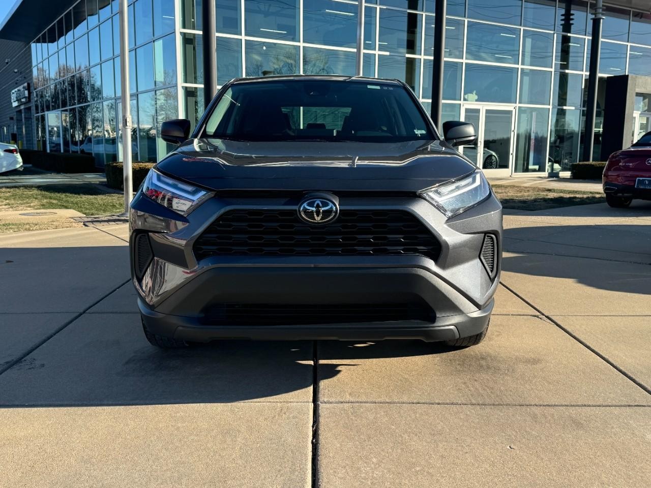 Toyota RAV4 Vehicle Full-screen Gallery Image 7