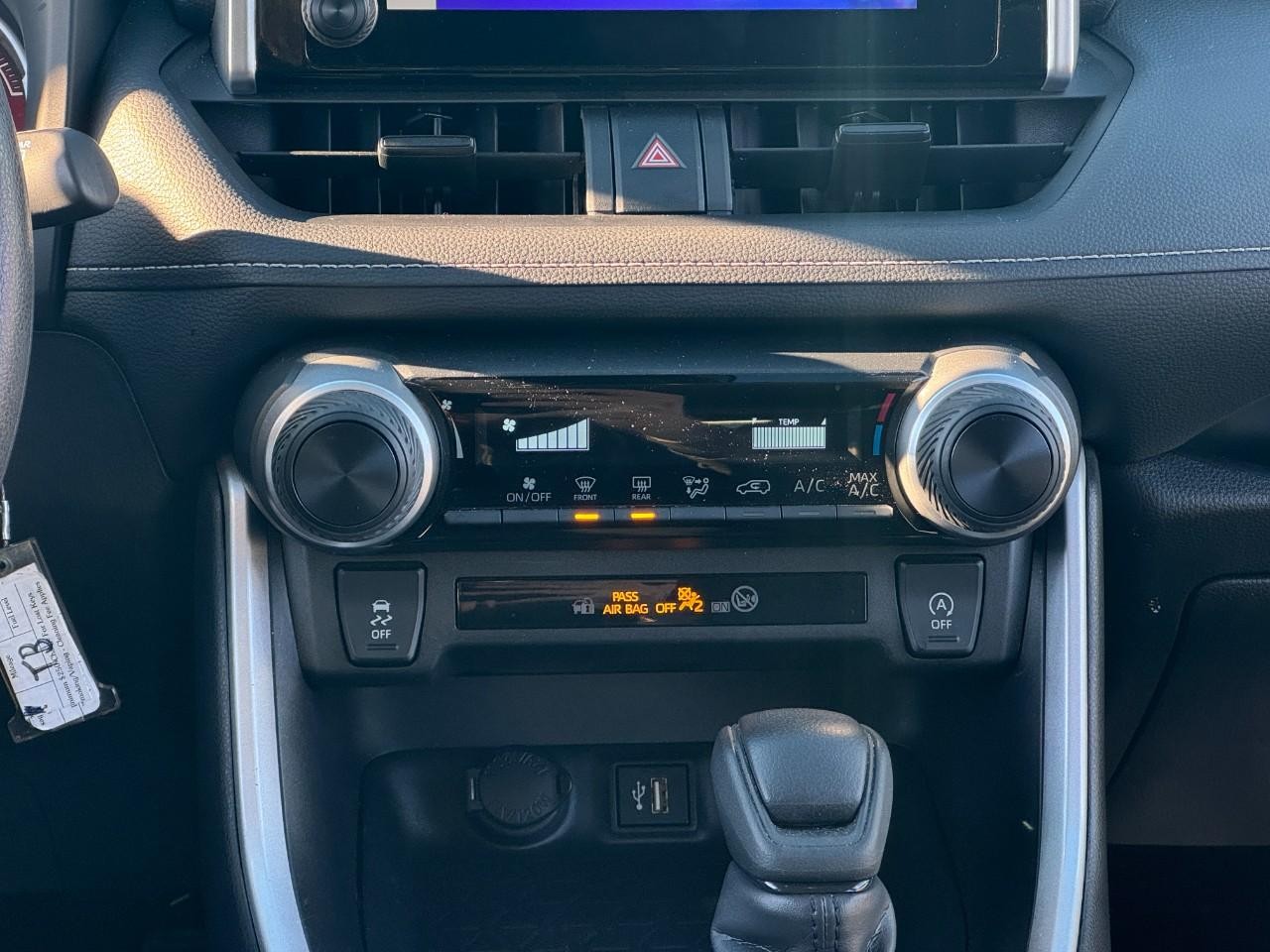 Toyota RAV4 Vehicle Full-screen Gallery Image 14