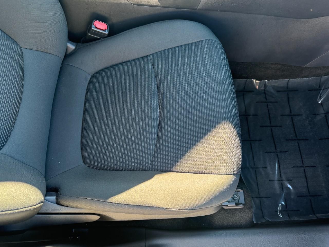 Toyota RAV4 Vehicle Full-screen Gallery Image 18