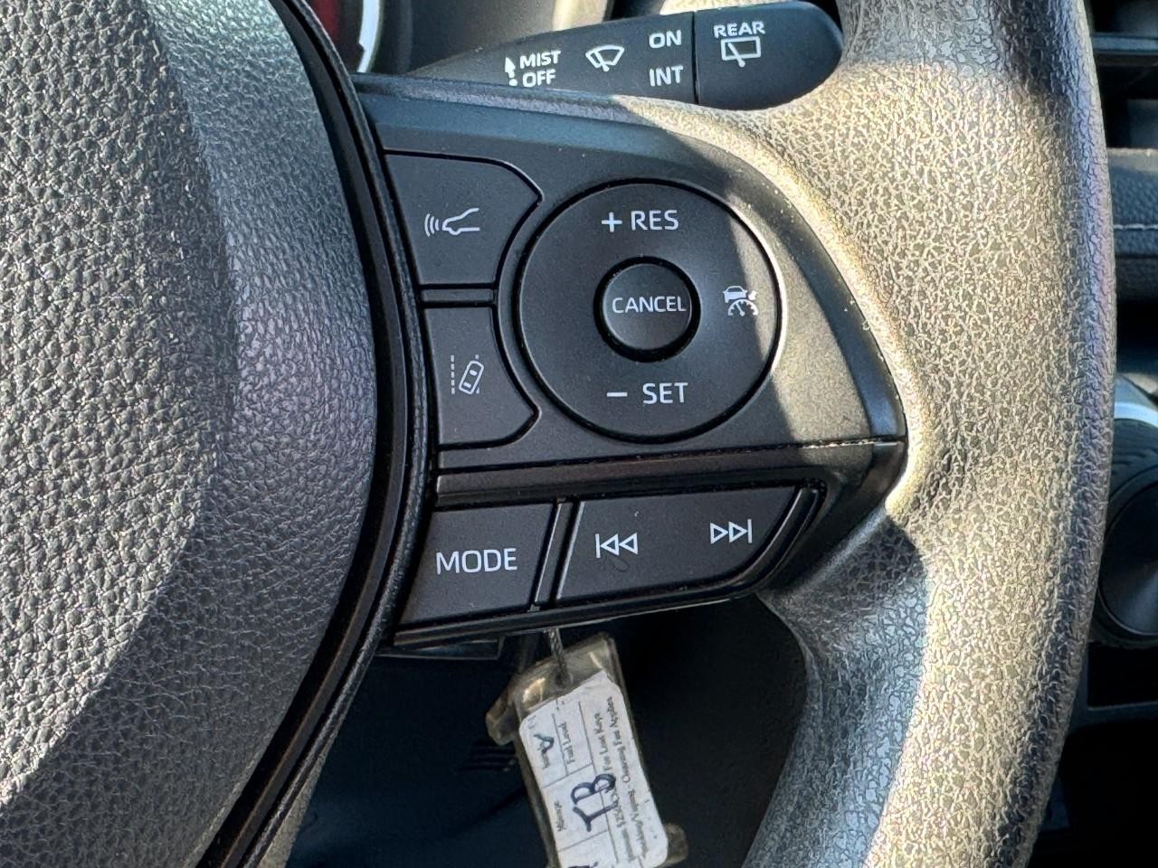 Toyota RAV4 Vehicle Full-screen Gallery Image 27