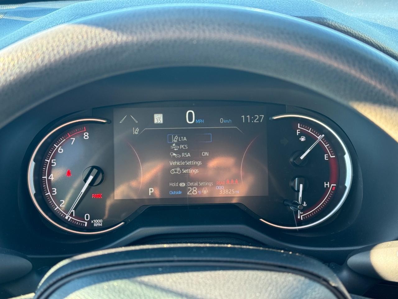 Toyota RAV4 Vehicle Full-screen Gallery Image 28