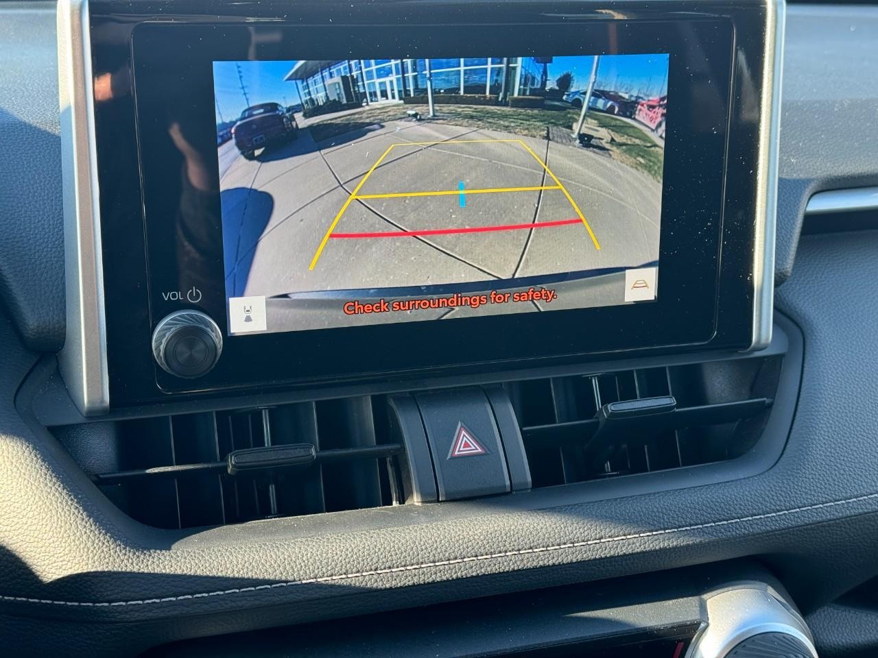 Toyota RAV4 Vehicle Full-screen Gallery Image 29