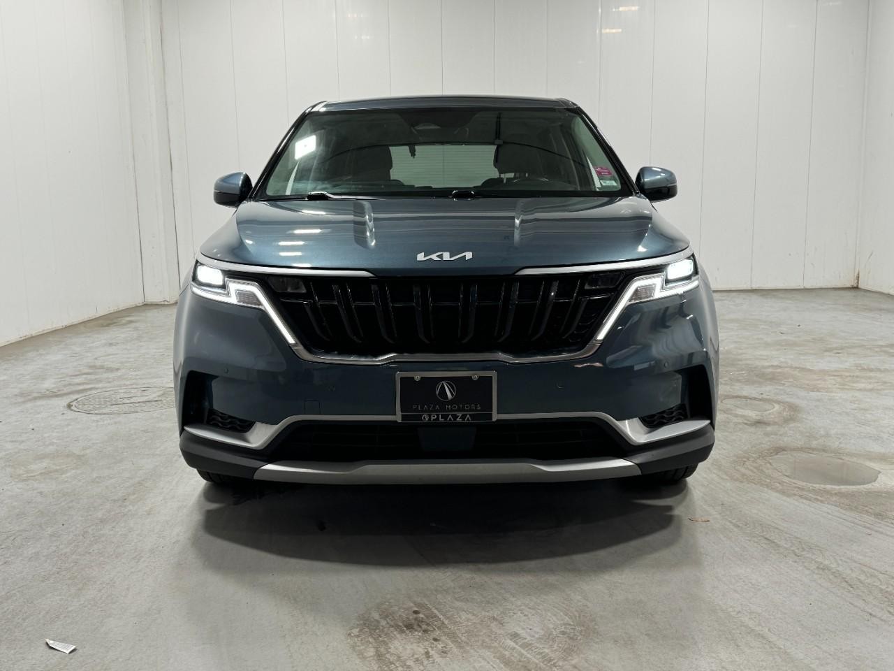 Kia Carnival Vehicle Full-screen Gallery Image 7