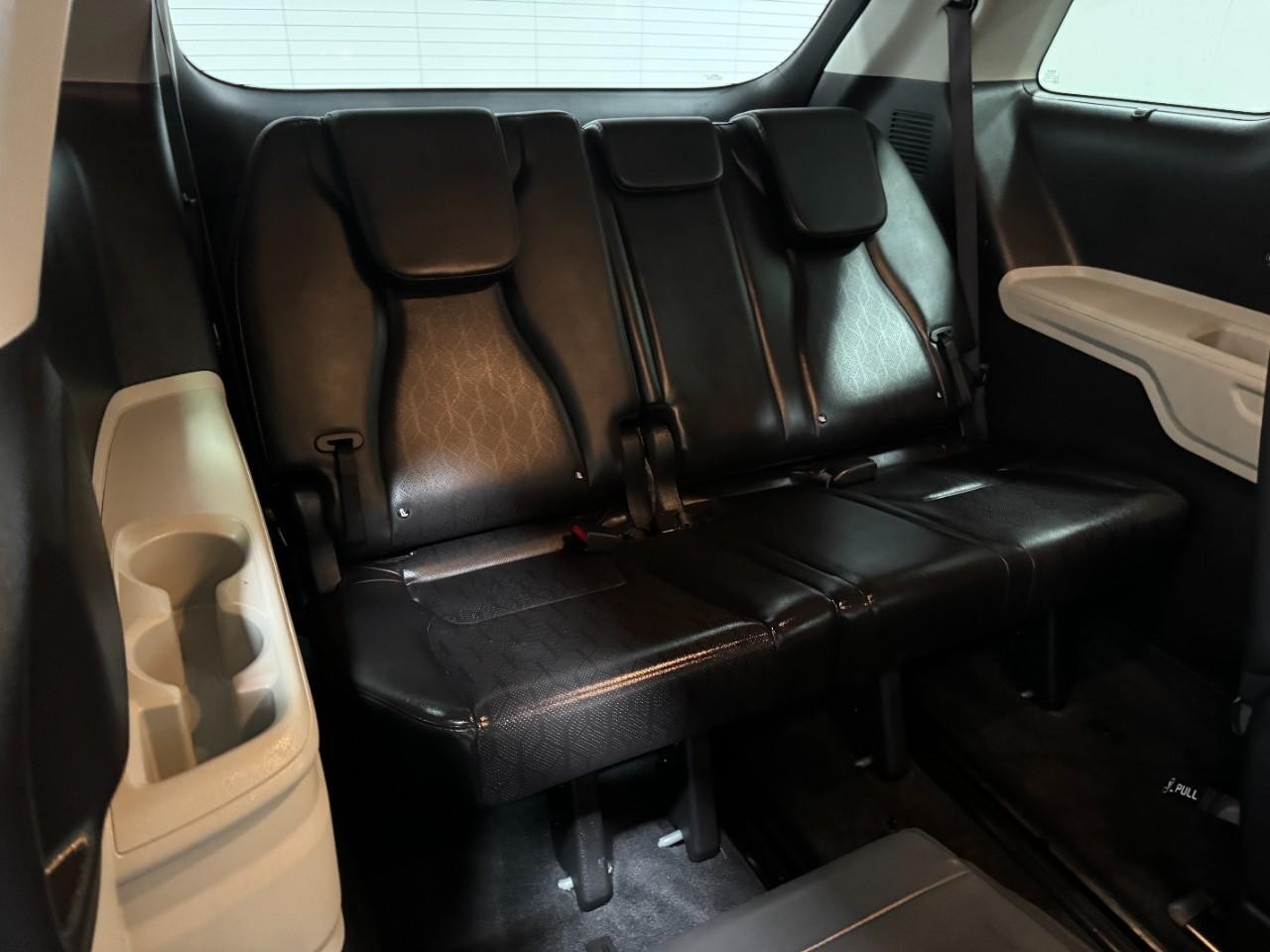 Kia Carnival Vehicle Full-screen Gallery Image 11