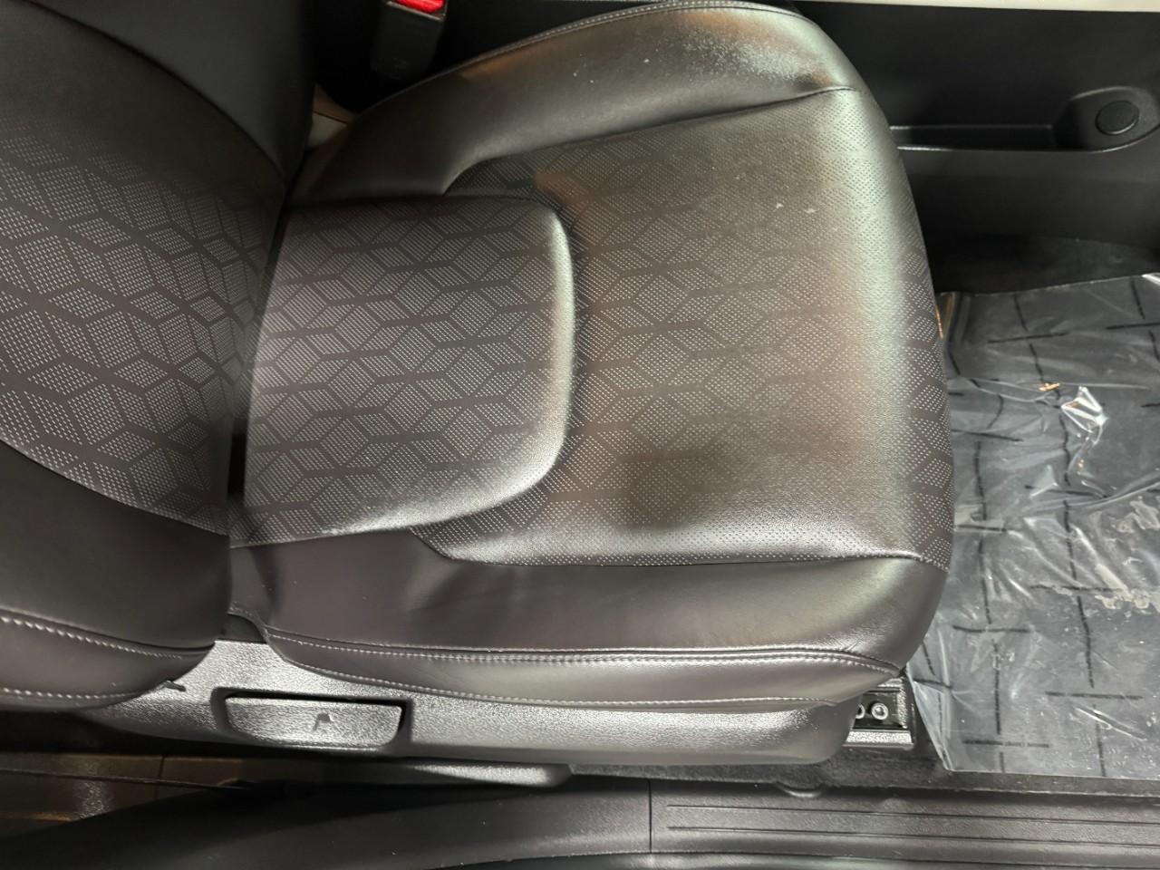 Kia Carnival Vehicle Full-screen Gallery Image 21