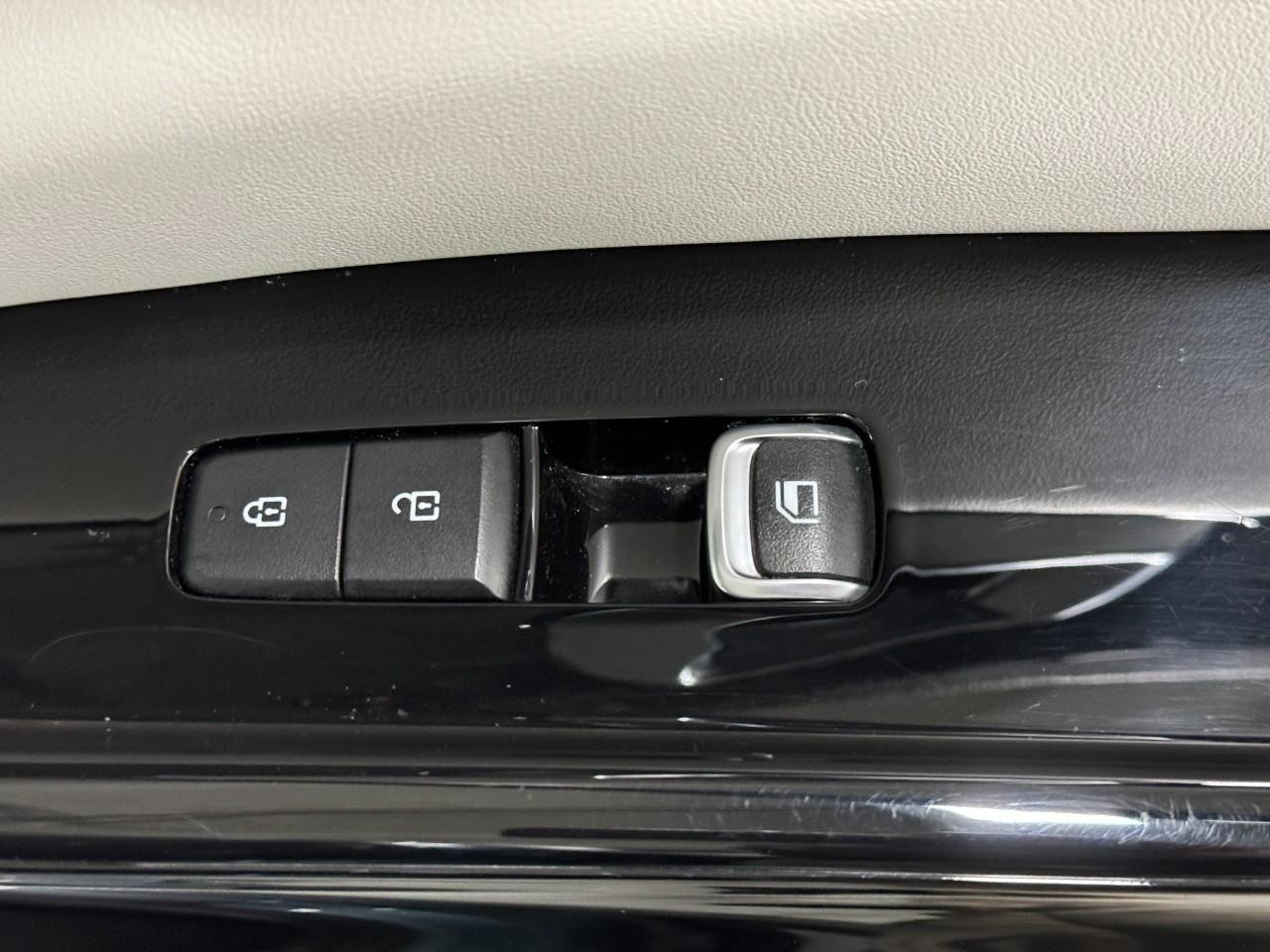 Kia Carnival Vehicle Full-screen Gallery Image 23