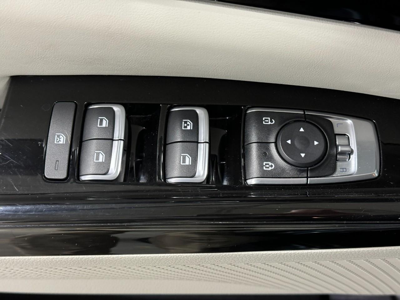 Kia Carnival Vehicle Full-screen Gallery Image 24