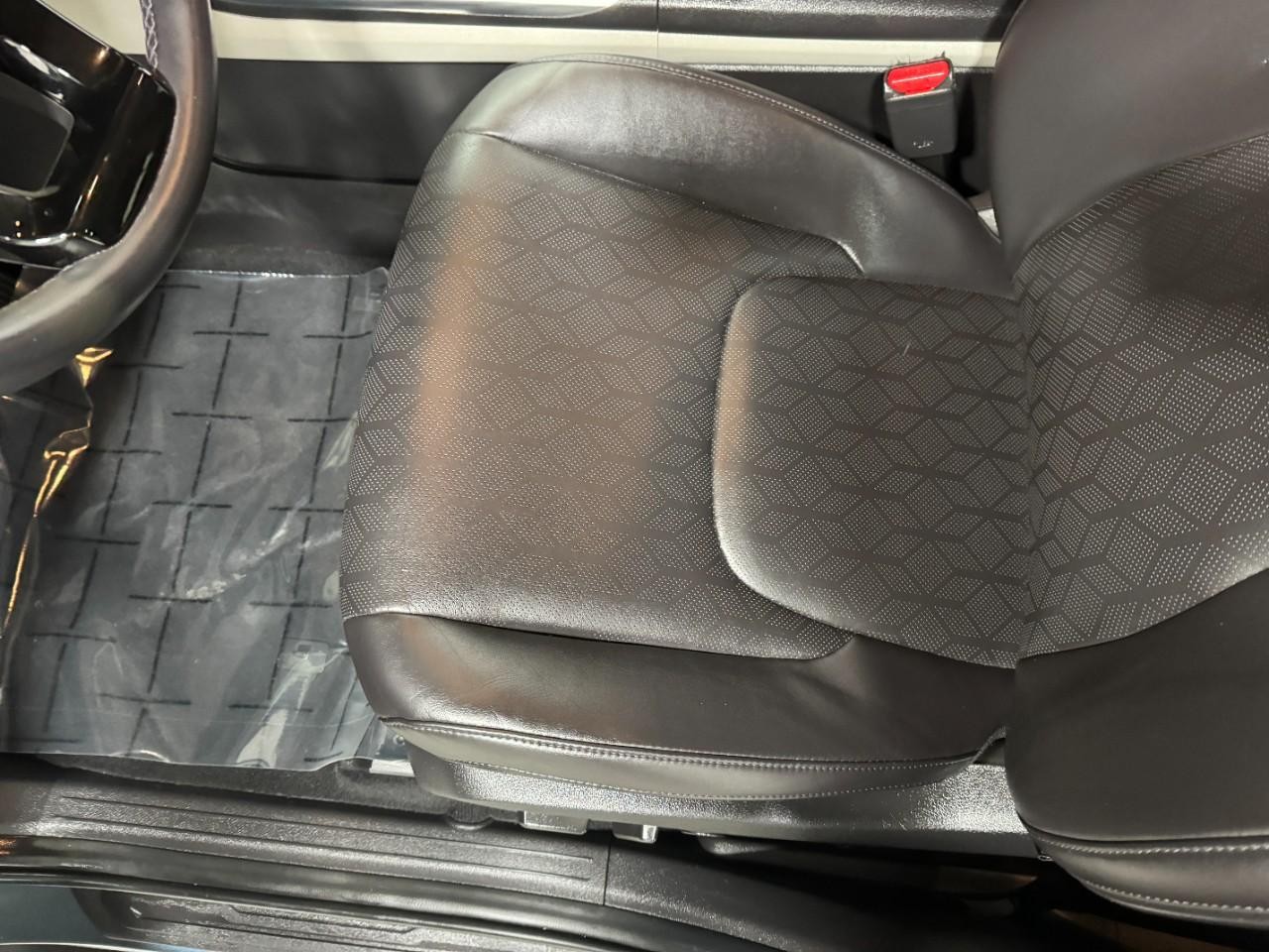 Kia Carnival Vehicle Full-screen Gallery Image 26