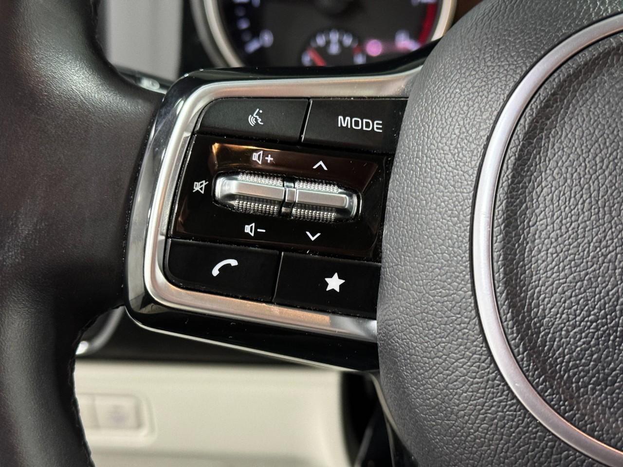 Kia Carnival Vehicle Full-screen Gallery Image 29