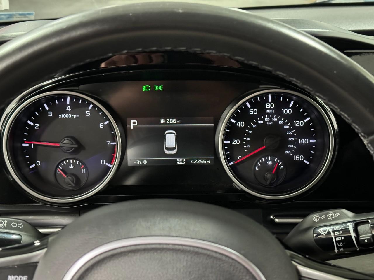 Kia Carnival Vehicle Full-screen Gallery Image 31