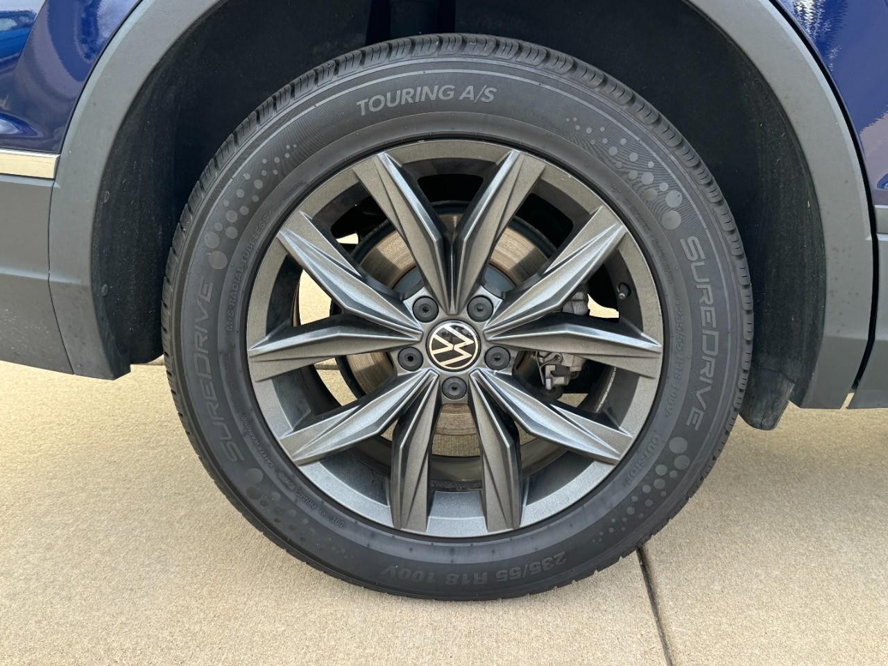 Volkswagen Tiguan Vehicle Full-screen Gallery Image 5