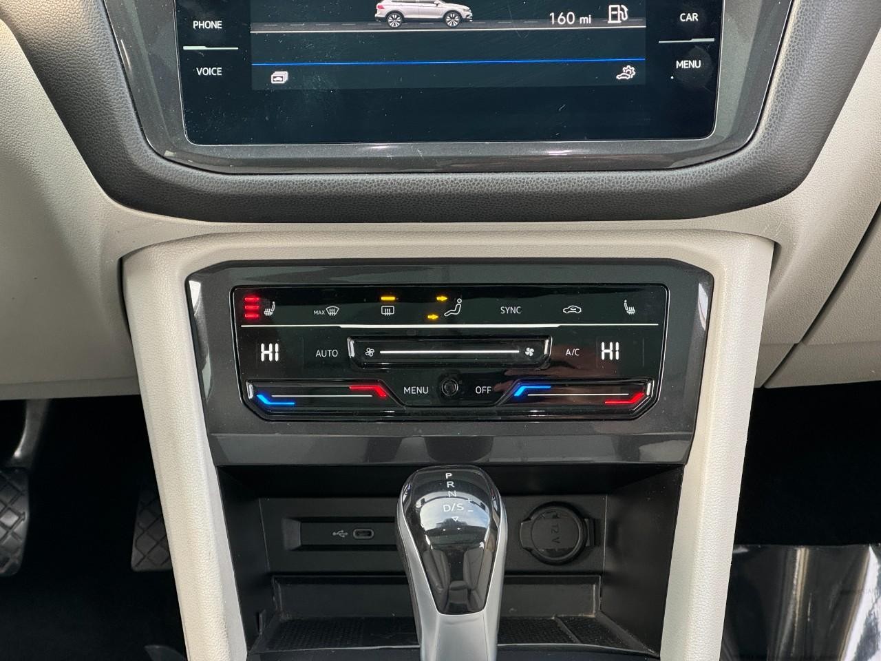 Volkswagen Tiguan Vehicle Full-screen Gallery Image 17