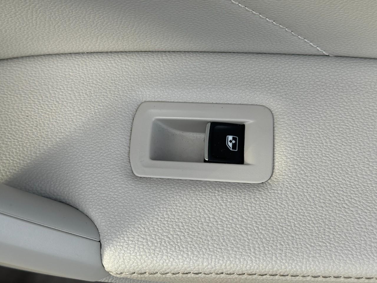 Volkswagen Tiguan Vehicle Full-screen Gallery Image 23