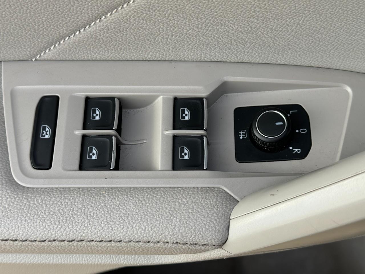Volkswagen Tiguan Vehicle Full-screen Gallery Image 25
