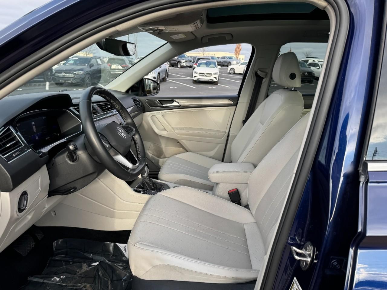 Volkswagen Tiguan Vehicle Full-screen Gallery Image 26