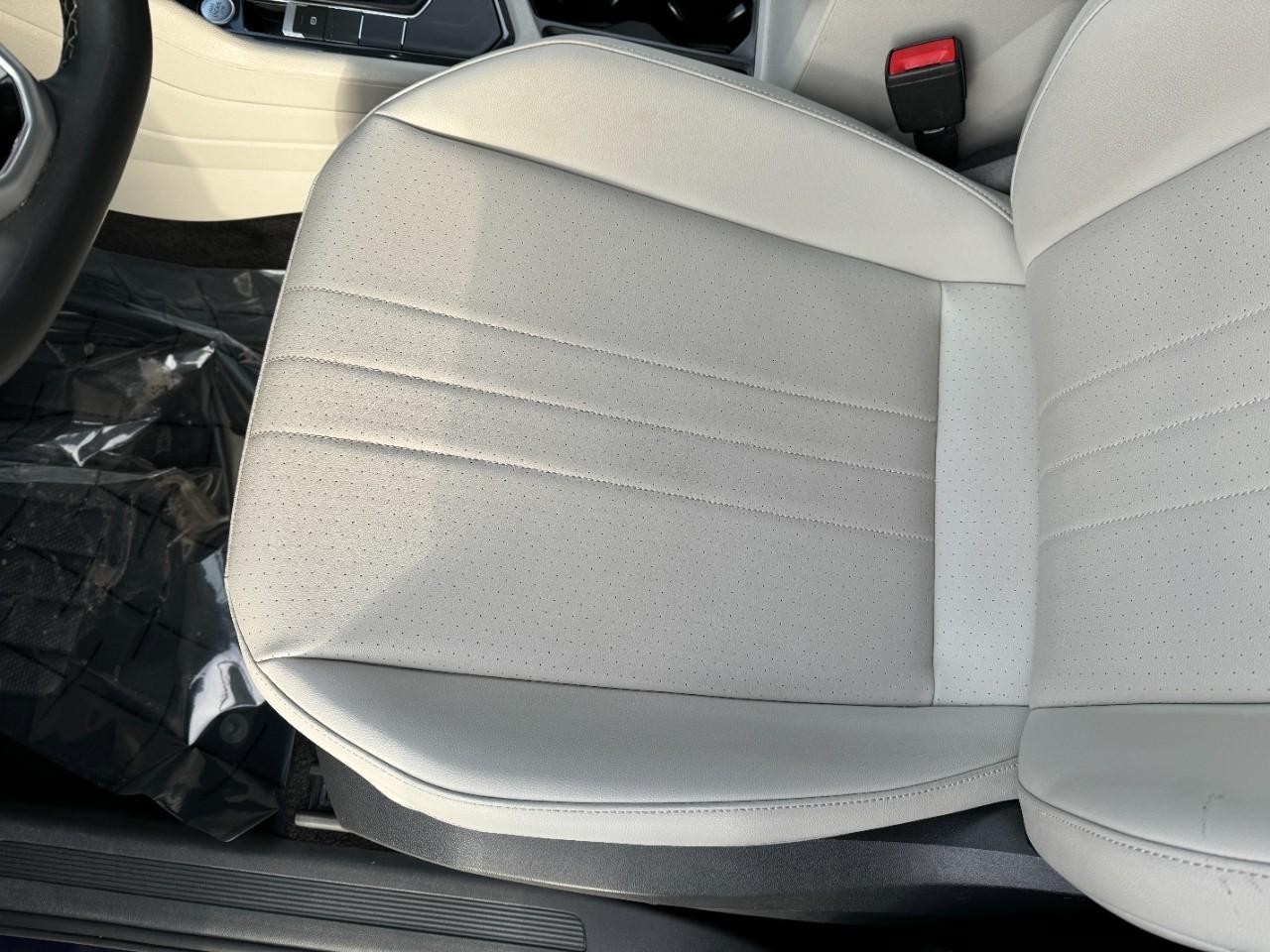 Volkswagen Tiguan Vehicle Full-screen Gallery Image 27