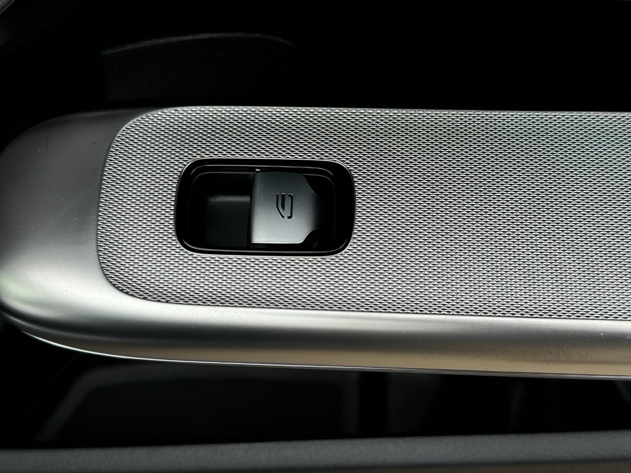 Mercedes-Benz CLE Vehicle Full-screen Gallery Image 21