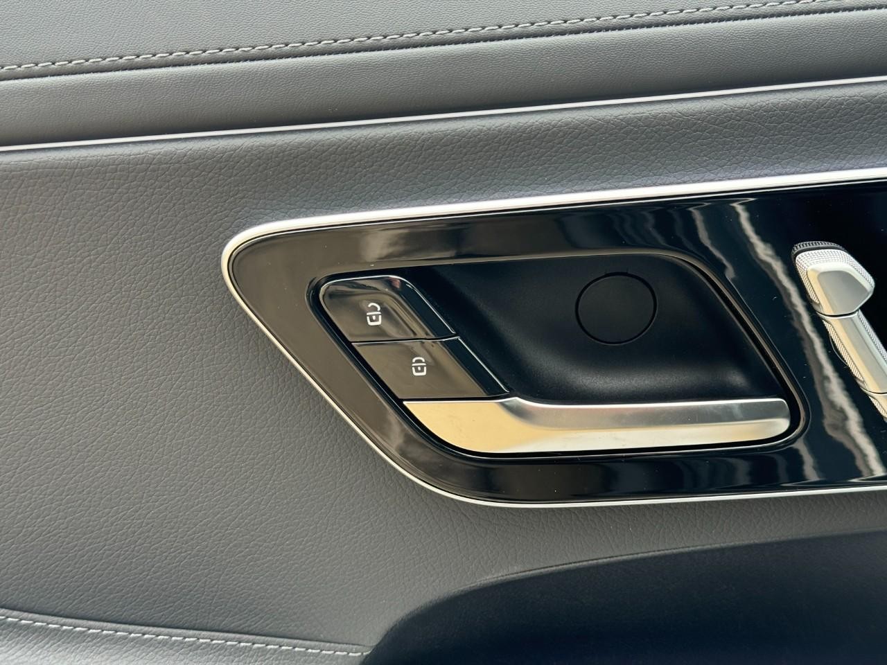 Mercedes-Benz CLE Vehicle Full-screen Gallery Image 23