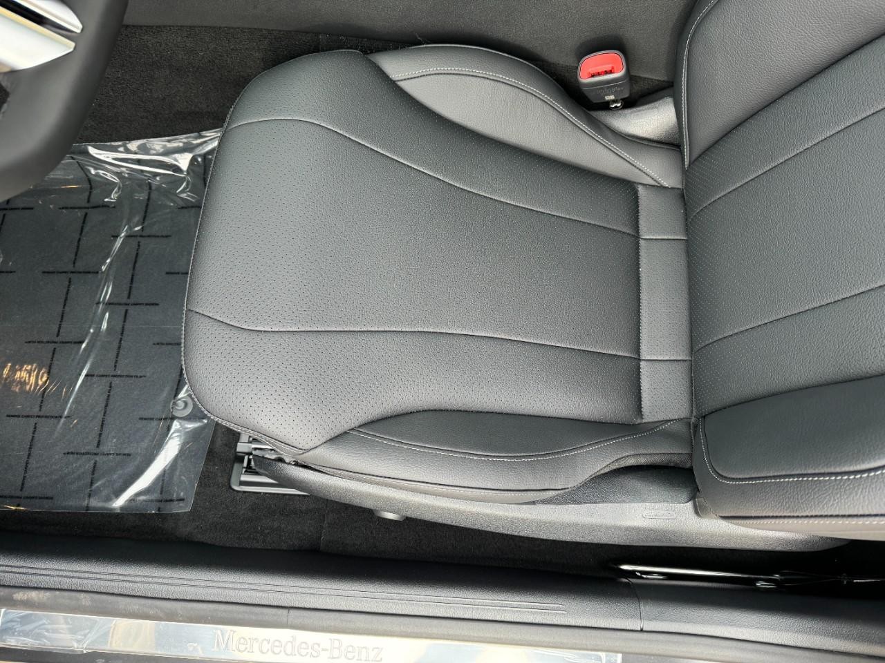 Mercedes-Benz CLE Vehicle Full-screen Gallery Image 28