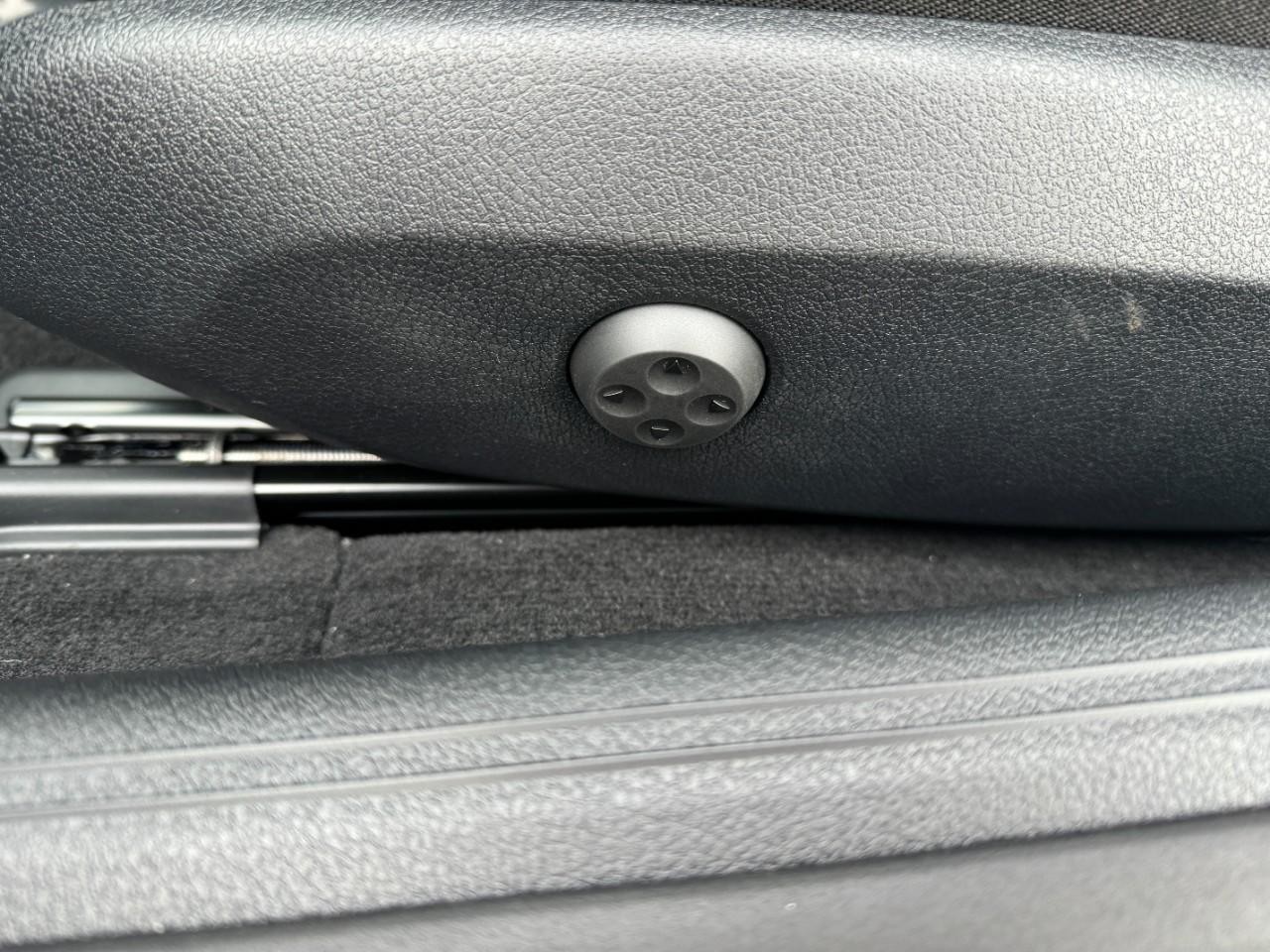 Mercedes-Benz CLE Vehicle Full-screen Gallery Image 29