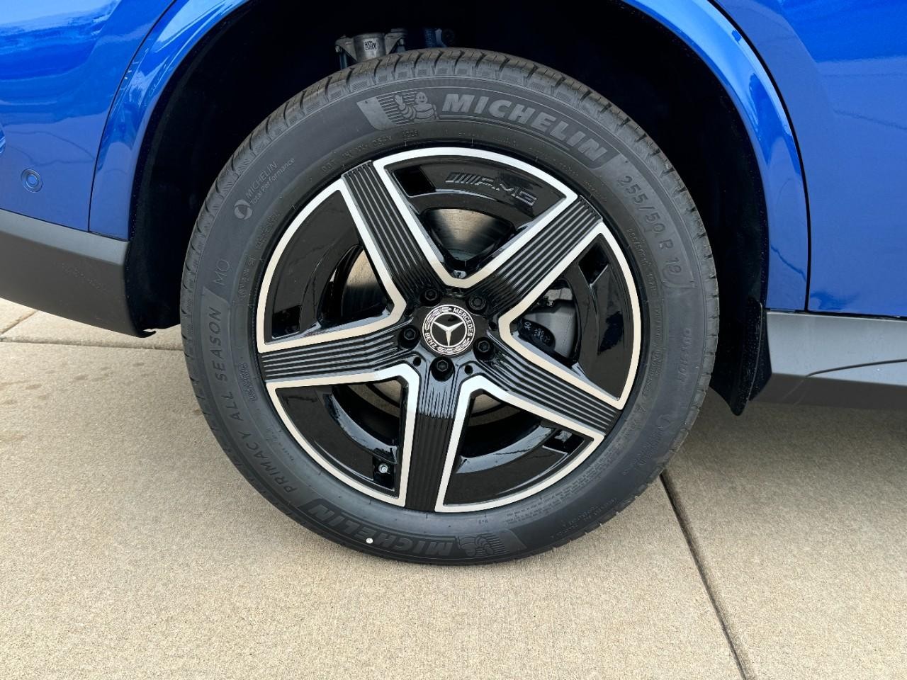 Mercedes-Benz GLC Vehicle Full-screen Gallery Image 6