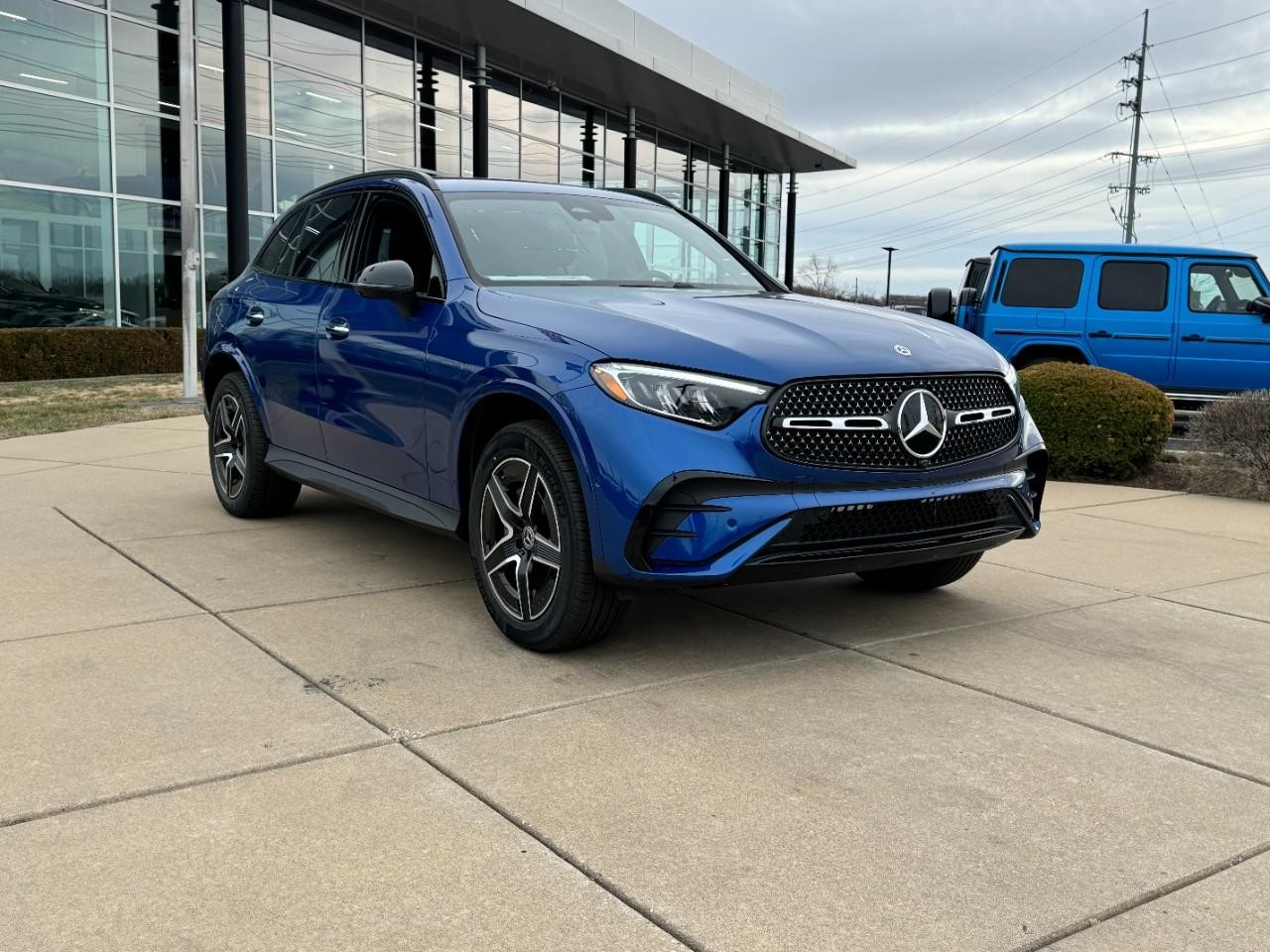 Mercedes-Benz GLC Vehicle Full-screen Gallery Image 7