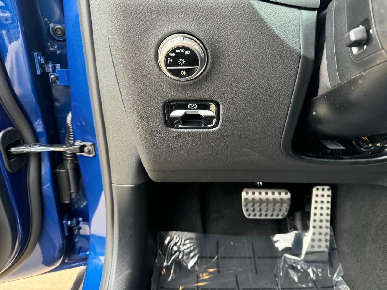 Mercedes-Benz GLC Vehicle Full-screen Gallery Image 29