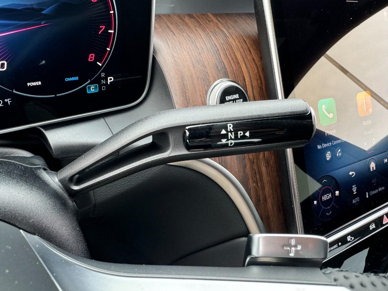 Mercedes-Benz GLC Vehicle Full-screen Gallery Image 33