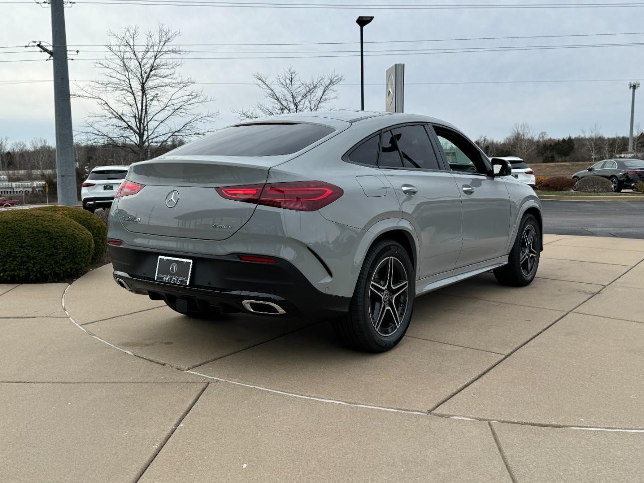 Mercedes-Benz GLE Vehicle Full-screen Gallery Image 5