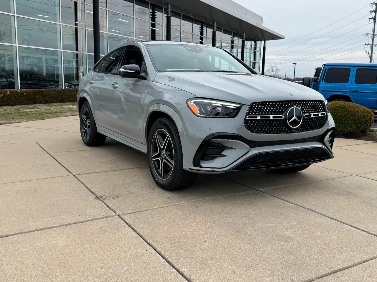 Mercedes-Benz GLE Vehicle Full-screen Gallery Image 7