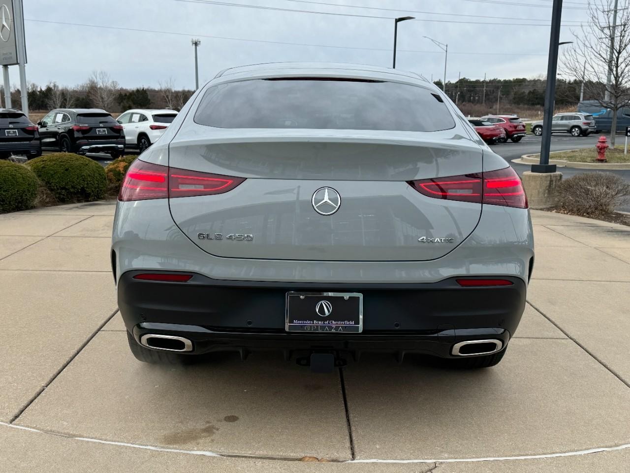 Mercedes-Benz GLE Vehicle Full-screen Gallery Image 10