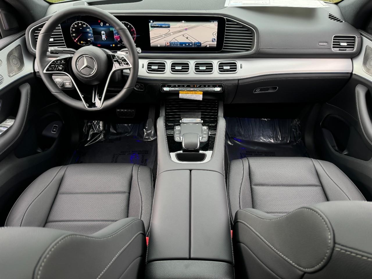 Mercedes-Benz GLE Vehicle Full-screen Gallery Image 13