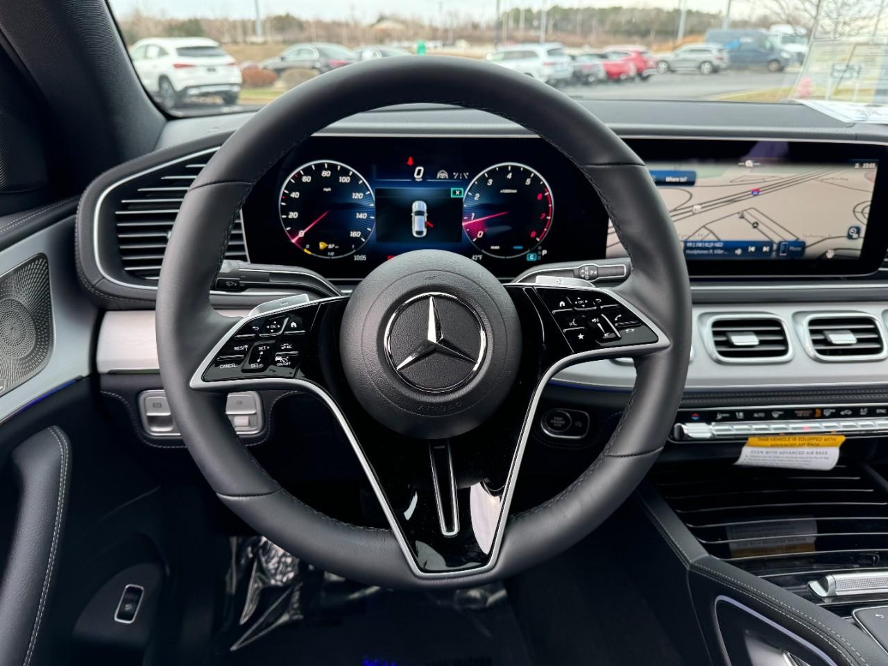 Mercedes-Benz GLE Vehicle Full-screen Gallery Image 14