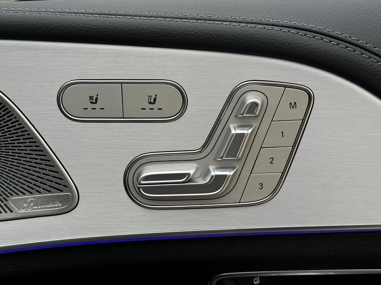 Mercedes-Benz GLE Vehicle Full-screen Gallery Image 21