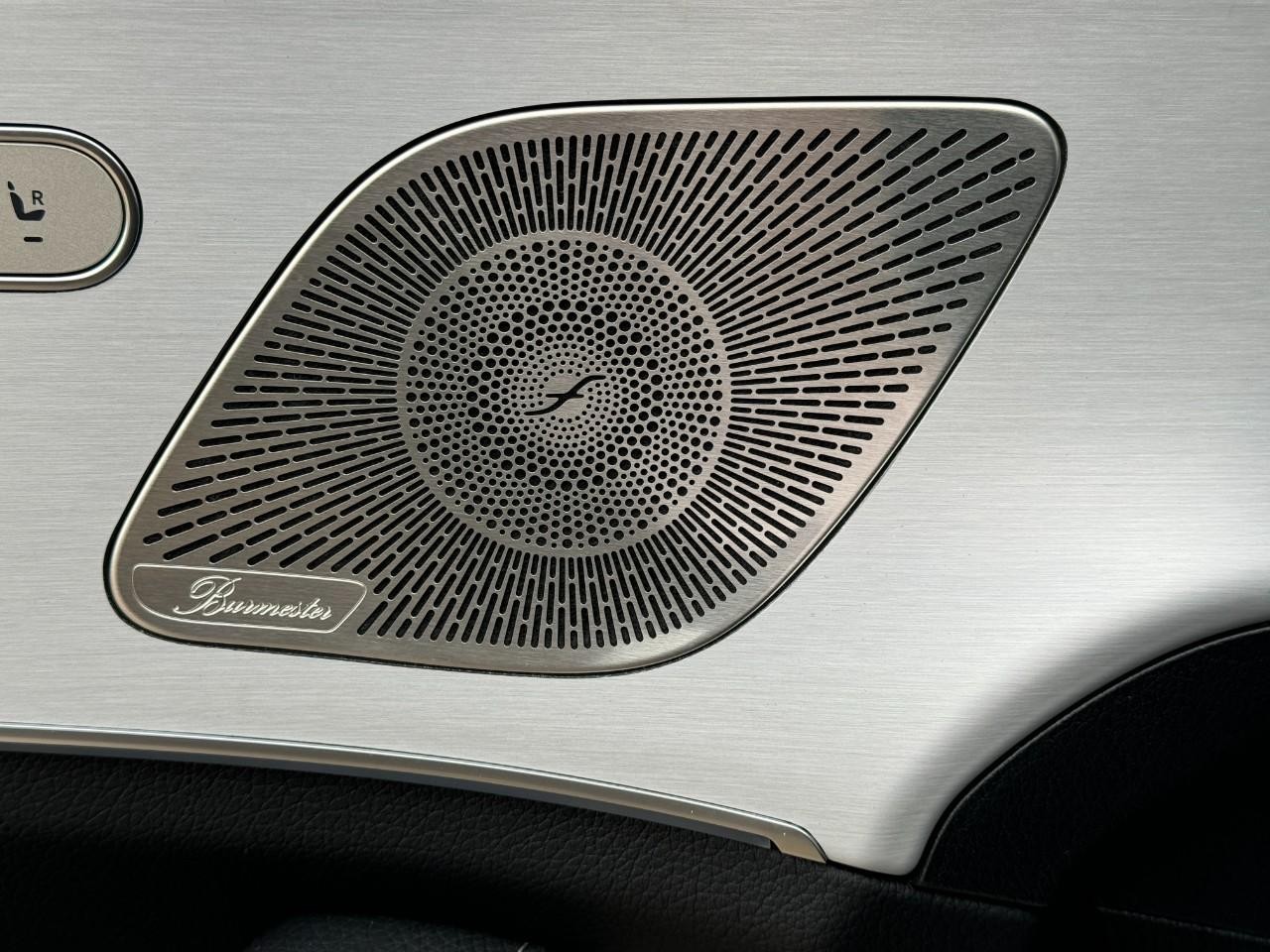 Mercedes-Benz GLE Vehicle Full-screen Gallery Image 24